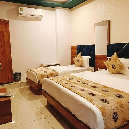 Hotel Maan Palace Vadodara Eksteriør bilde