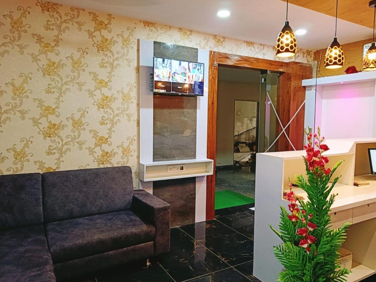 Hotel Maan Palace Vadodara Eksteriør bilde