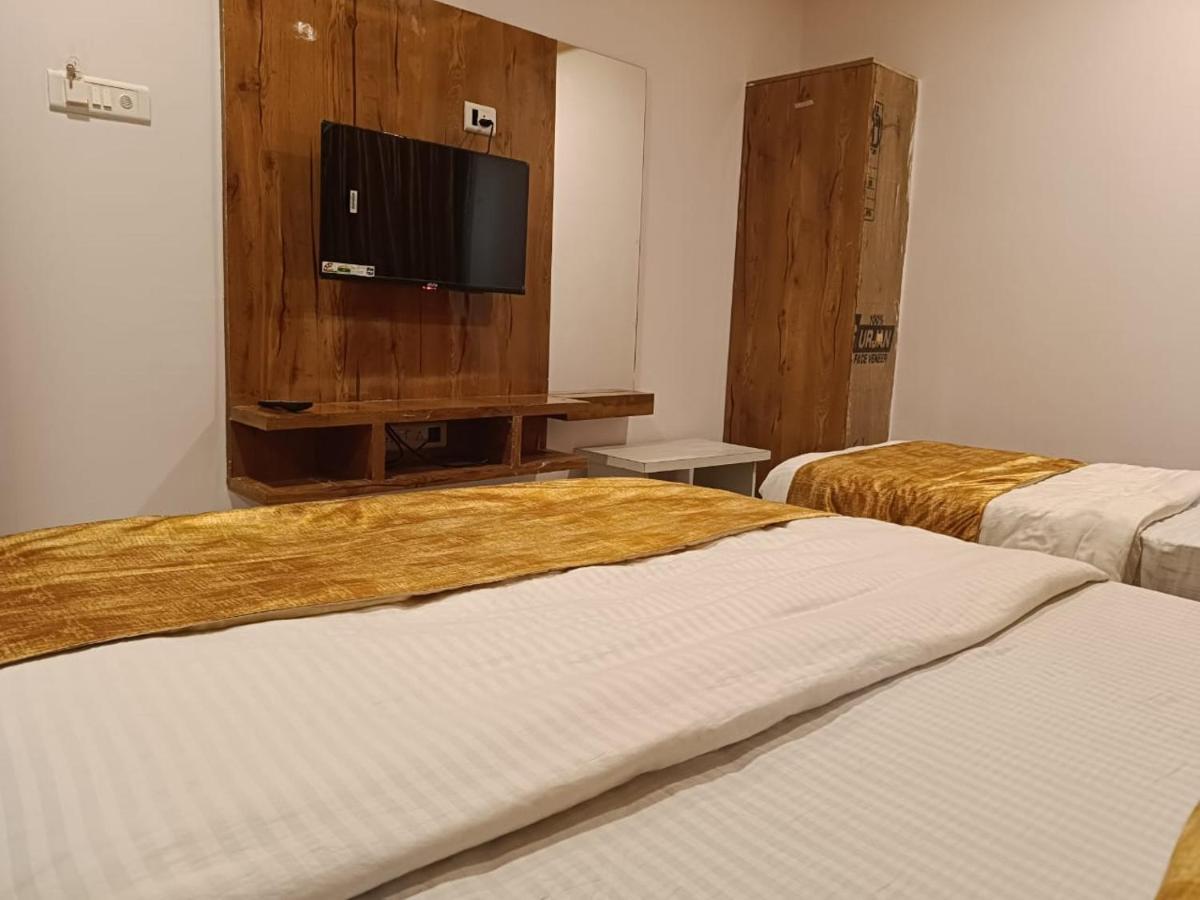Hotel Maan Palace Vadodara Eksteriør bilde