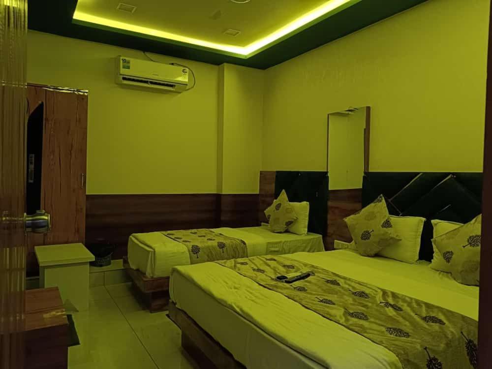 Hotel Maan Palace Vadodara Eksteriør bilde