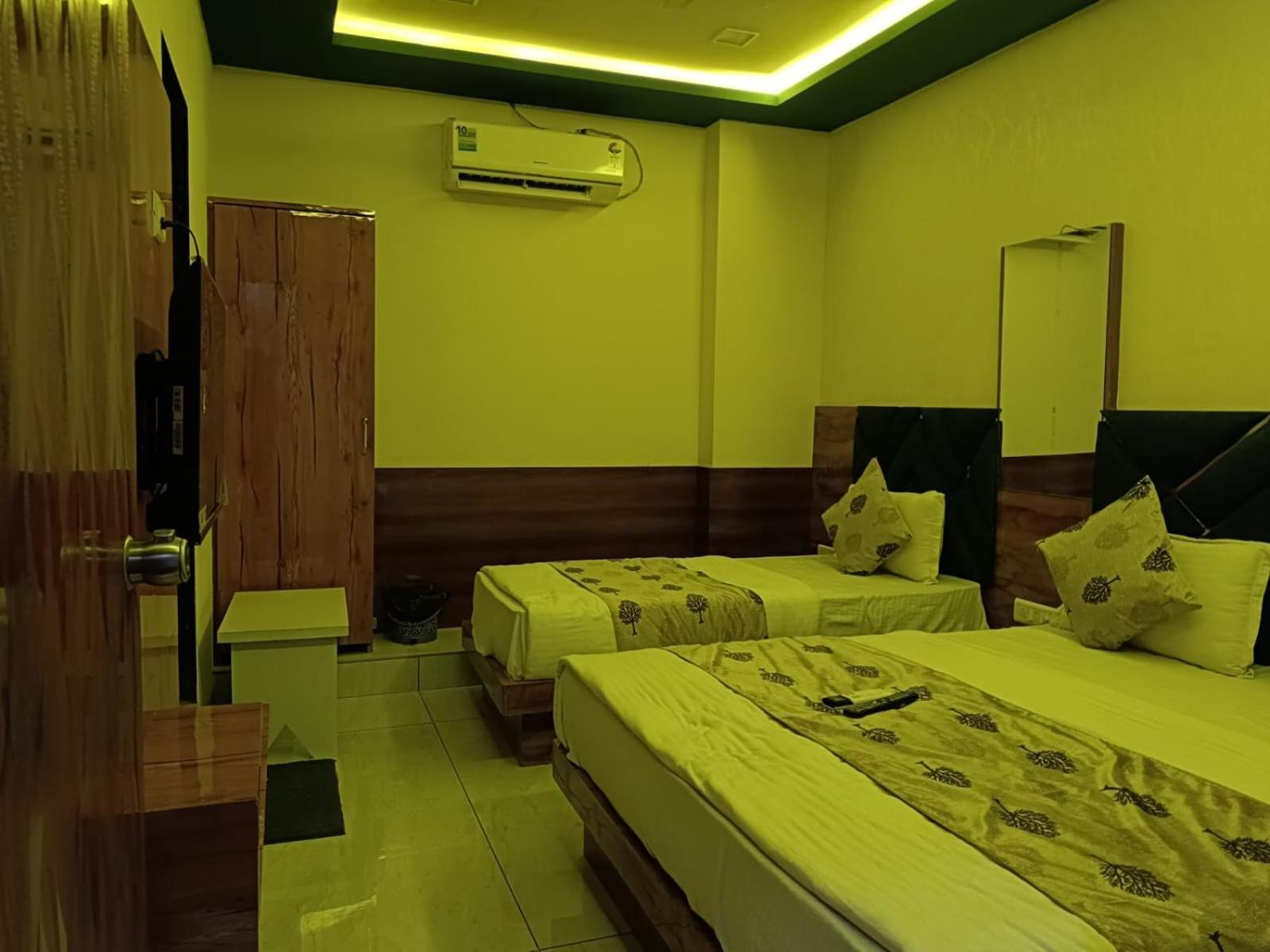 Hotel Maan Palace Vadodara Eksteriør bilde