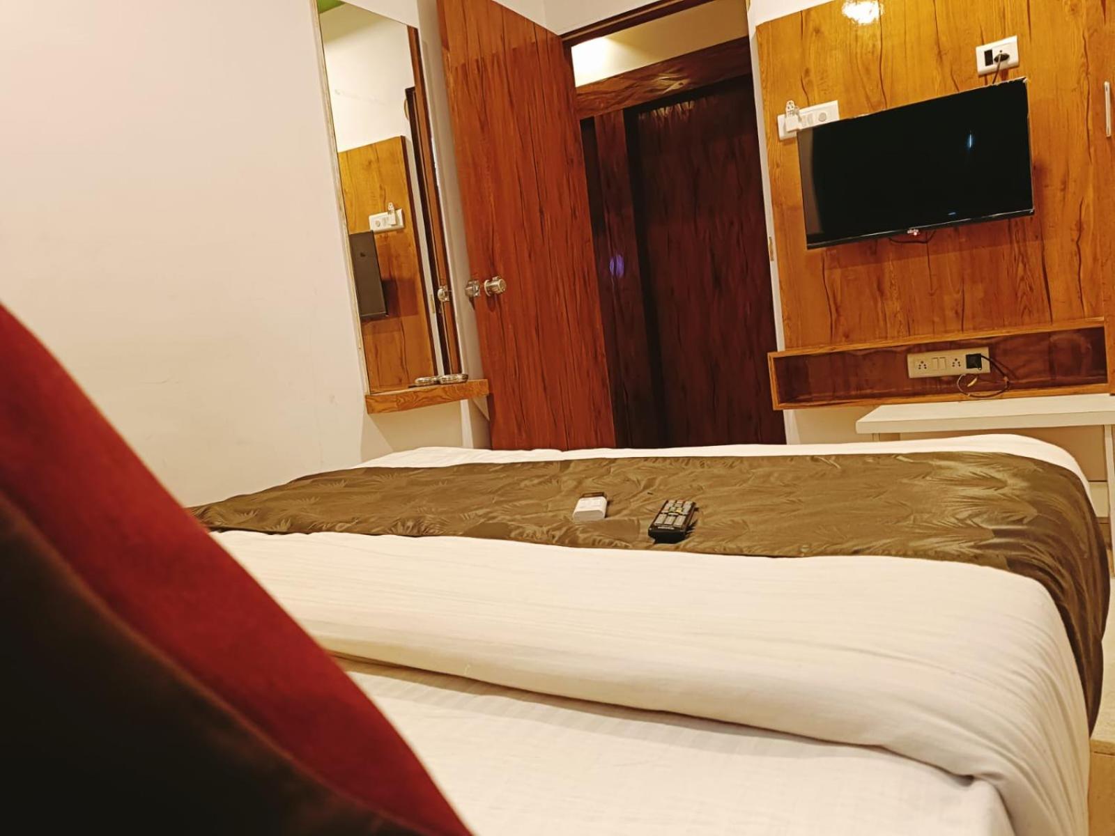 Hotel Maan Palace Vadodara Eksteriør bilde