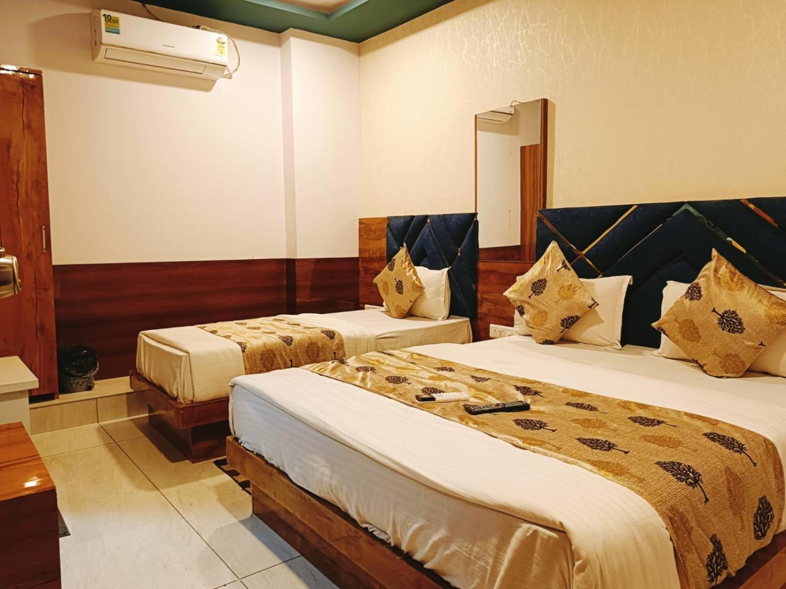 Hotel Maan Palace Vadodara Eksteriør bilde