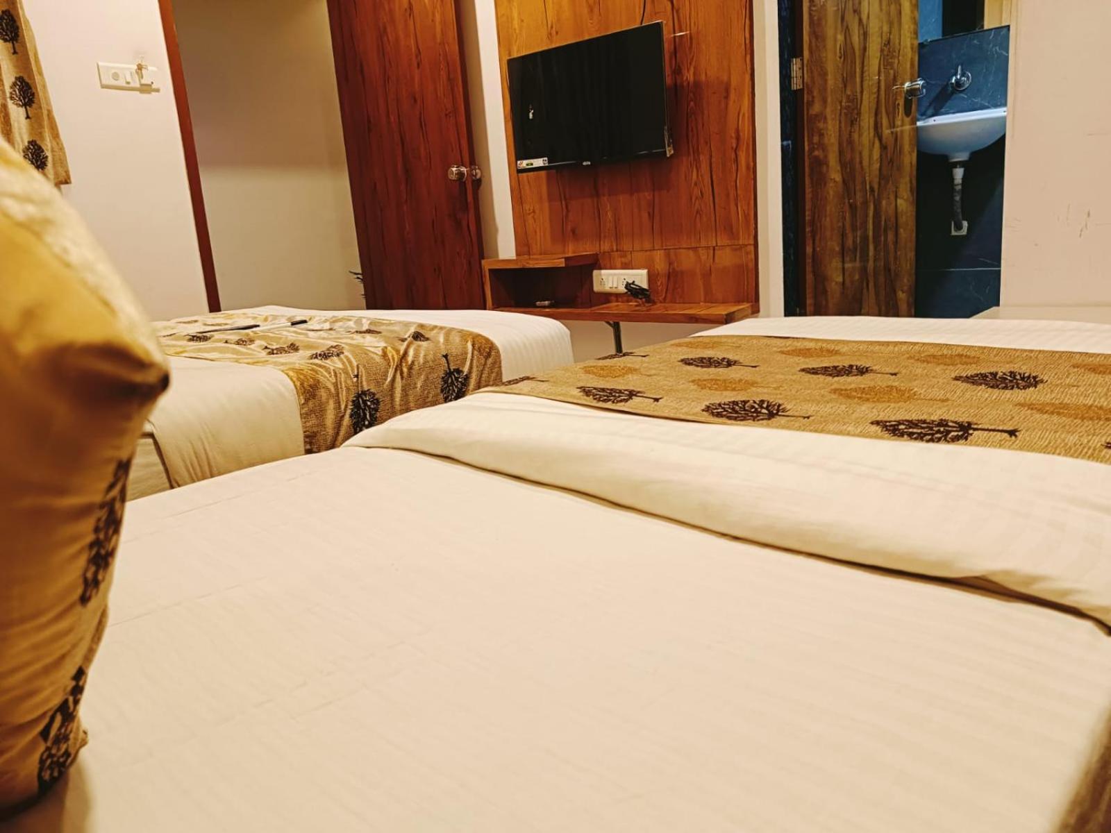 Hotel Maan Palace Vadodara Eksteriør bilde